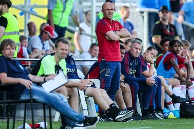 Football Talk. Alfred Schreuder wint eerste wedstrijd als coach van Ajax