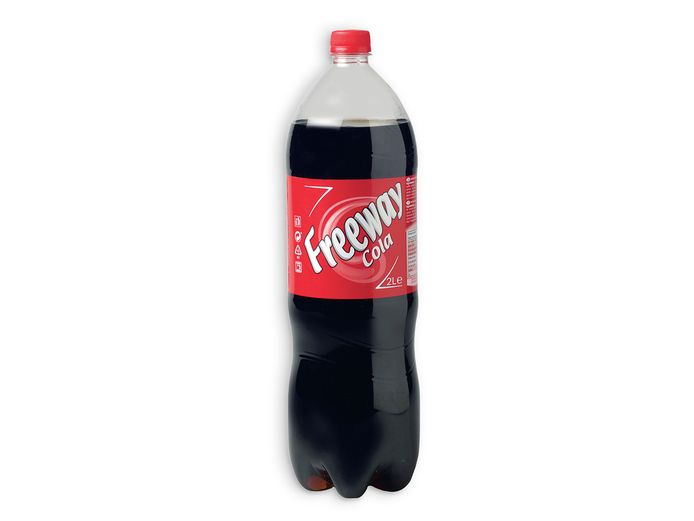 Het gaat om Freeway Cola (Light)-flessen van twee liter.