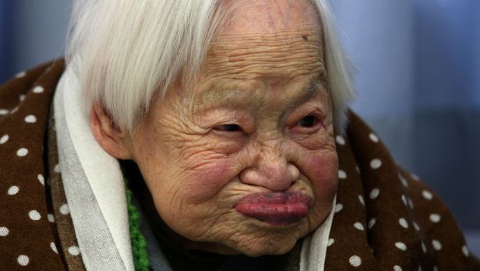 het geheim van oudste vrouw ter wereld is slaap en sushi bizar ad nl