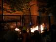 Gerechtsgebouw Portland bekogeld met brandende voorwerpen, burgemeester getroffen door traangas