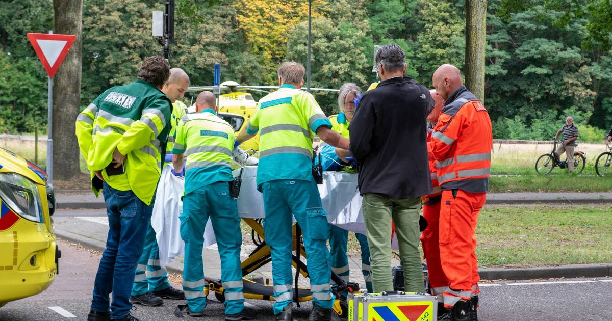 Vrouw zwaargewond na aanrijding op oversteekplaats in Goirle.