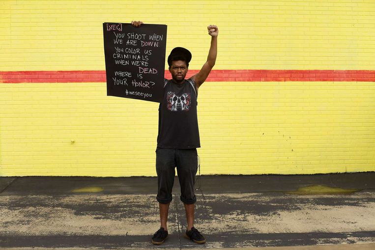 Een portret van een inwoner van Ferguson die deelneemt aan de protesten. Beeld AFP