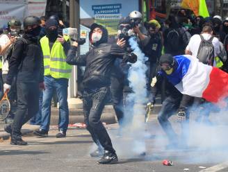 Woelige 1 mei in Parijs: politie zet traangas en waterkanon in, nog 191 mensen in de cel