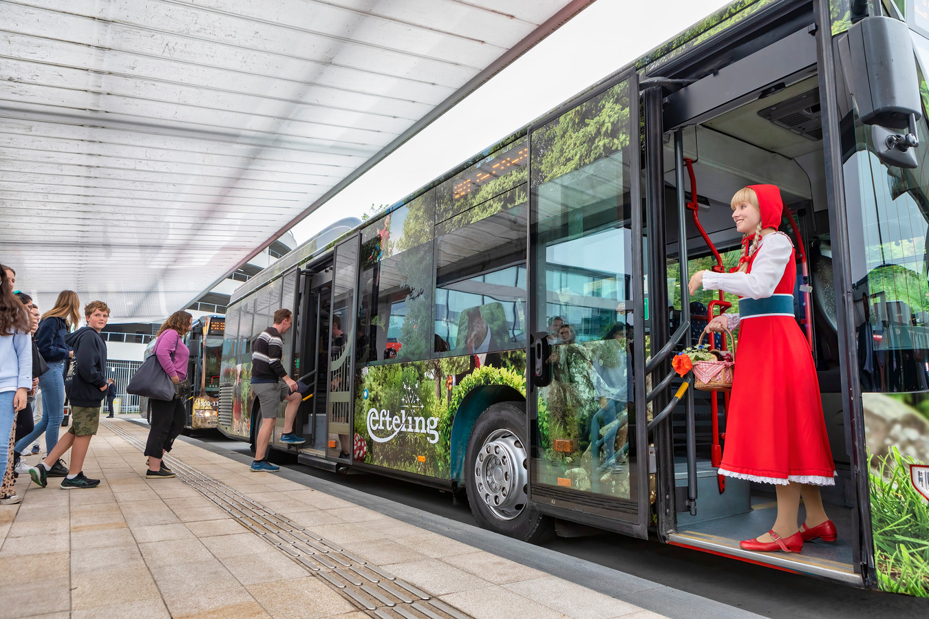 met-de-sprookjesbos-bus-naar-de-efteling-attractiepark-wil-zo-meer