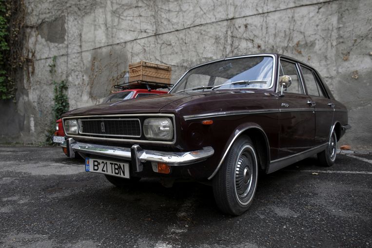 De Paykan Hillman Hunter-limousine. Beeld REUTERS