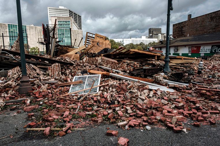 Een historisch gebouw in New Orleans ging tegen de vlakte. Beeld EPA