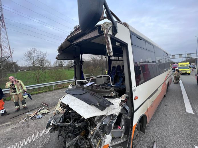 Bus na ongeluk in Lummen