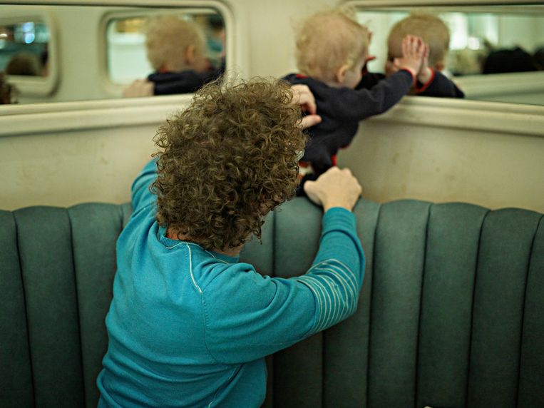 ‘Het is mijn taak om ervoor te zorgen dat Niña deze maand in alle rust kan schrijven. Al heb ik de indruk dat ze liever had gehad dat ik haar al na twee dagen in totale wanhoop had opgebeld met de mededeling: ‘We redden het niet zonder jou.’’ Beeld Bart Heynen