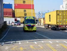 Man raakt gewond bij beknelling tussen vrachtwagen en muur in de Waalhaven