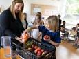 Bij Openbare Basisschool Wereldwijs hebben ze gezonde lunches en extra sport en spelactiviteiten. Mirelle Charlier is leerkracht van groep 4.