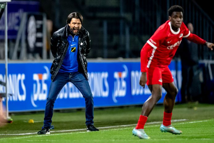 Peter Hyballa laat zijn spelers gen seconde met rust.