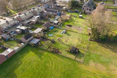 Neerkantenaren tuinieren nu legaal op grond gemeente