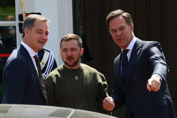 Premier Alexander De Croo, de Oekraïense president Volodymyr Zelensky en Nederlands minister-president Mark Rutte.