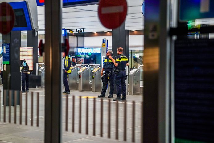 Rond 2.00 uur werd het station weer vrijgegeven.