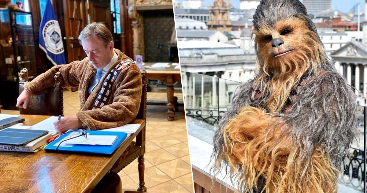 Bruidegom Moderator blad Wookiee gespot op 't Schoon Verdiep: Bart De Wever draagt Star Wars-pak  tegen koude in Antwerps stadhuis | Antwerpen | hln.be