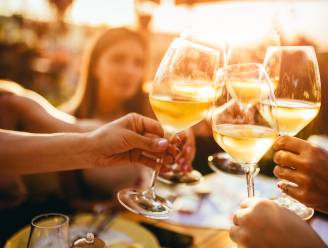 Daar is de lentezon! 10 originele wijnbars met gezellig terras om het weekend in te zetten