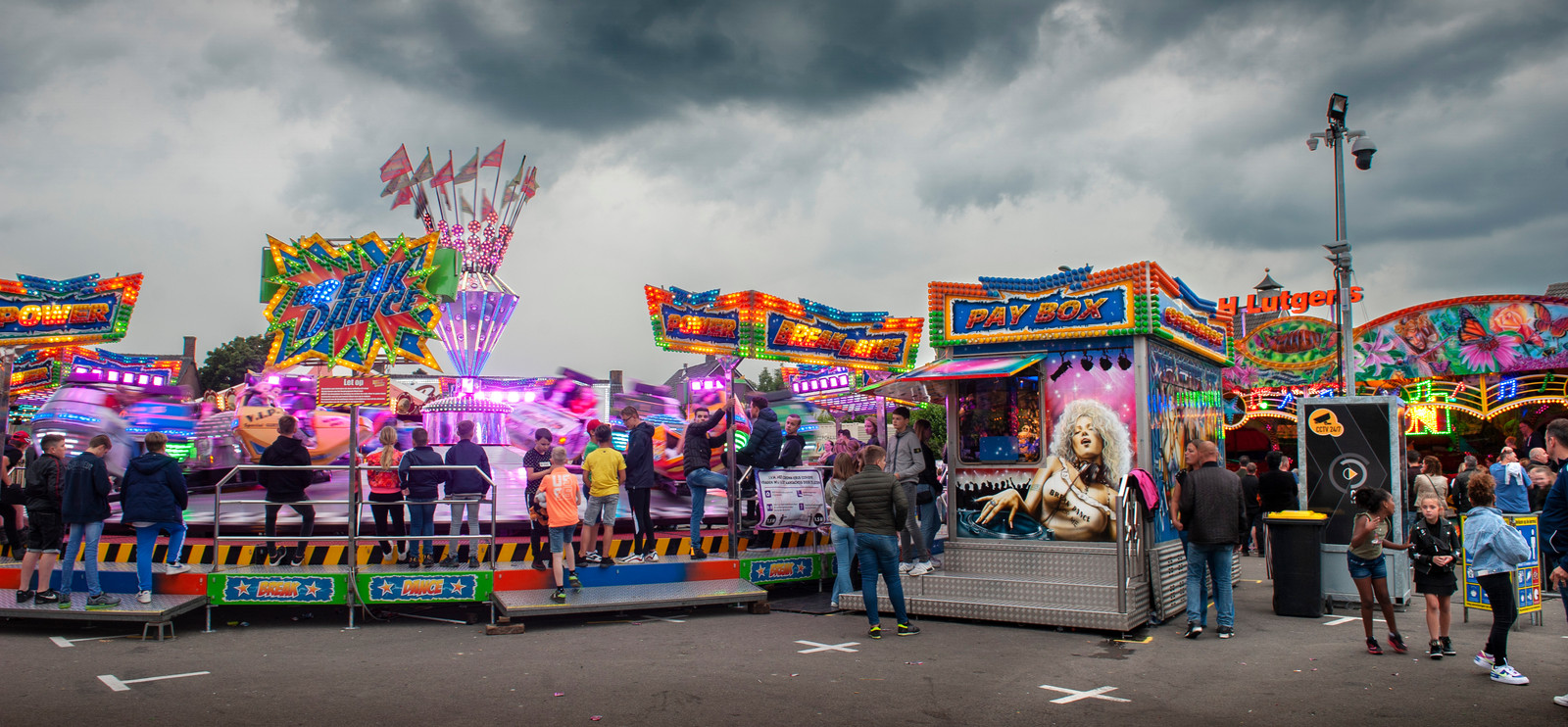 Sfeerbeeld van de Schijndelse kermis aan De Steeg in 2020