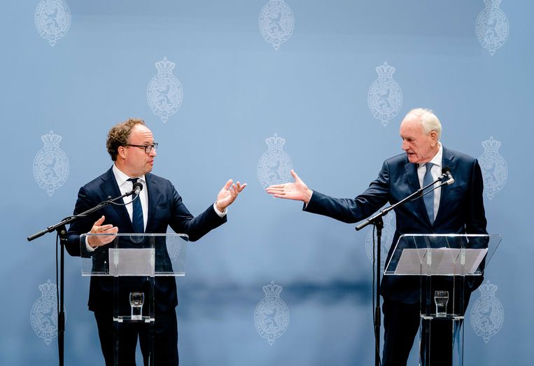Informateurs Wouter Koolmees en Johan Remkes  geven een toelichting op de formatie.  Beeld ANP