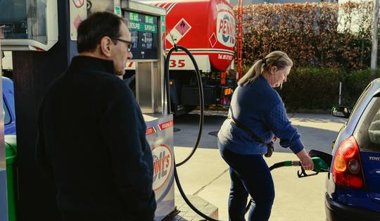 Brandstofprijzen in Europa fors gestegen door oorlog in Iran: waar tankt u het goedkoopst?