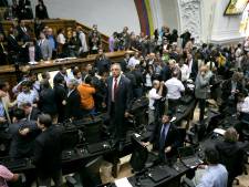 Le Parlement vénézuélien dénonce un "coup d'Etat" de Maduro