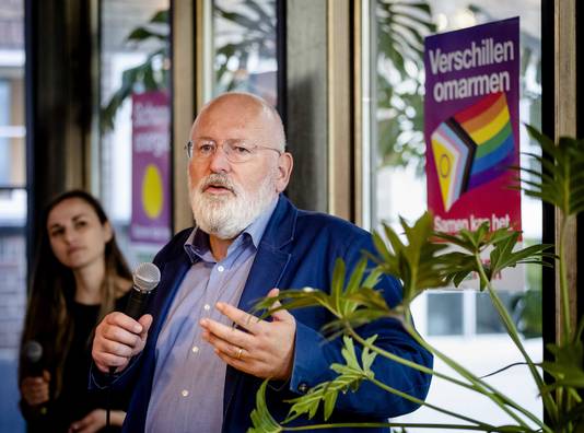 Lijsttrekker Frans Timmermans tijdens een GroenLinks-PvdA verkiezingsbijeenkomst in aanloop naar de Tweede Kamerverkiezingen.