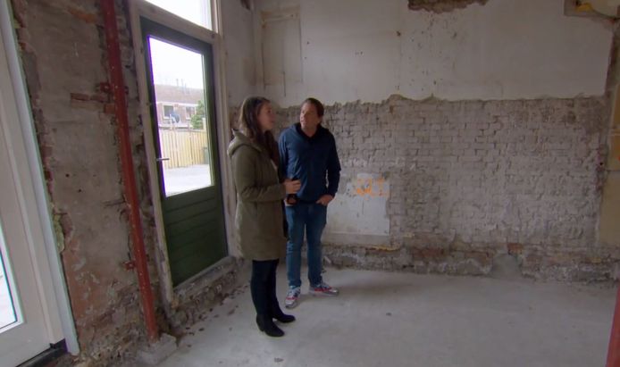 Joeke en Fernant ontdekken dat al hun geld naar een bouwval is gegaan.