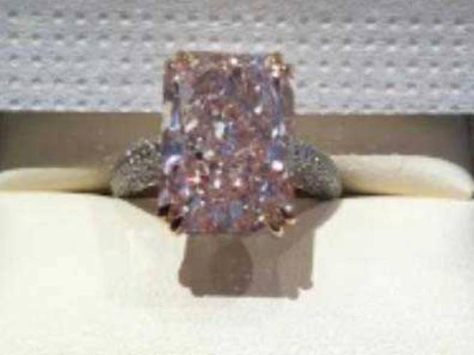 Het mysterie van de roze diamant: gejat door speurders of trekken miljonairs briljant rookgordijn op?