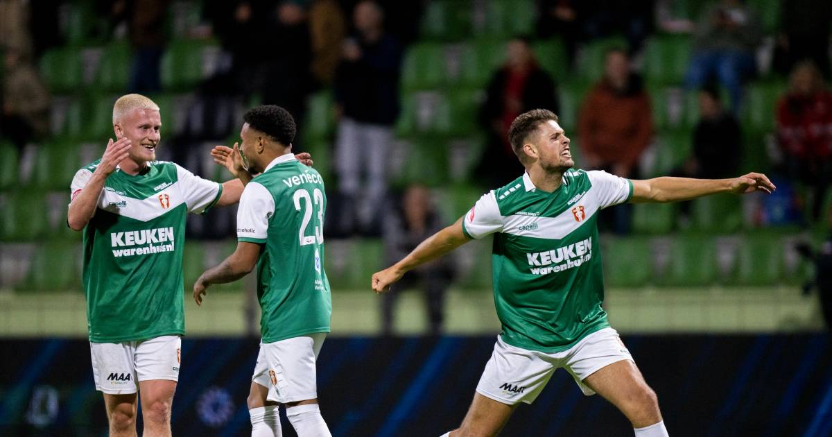 FC Dordrecht deklasseert PEC Zwolle dat er met een 30 nederlaag nog