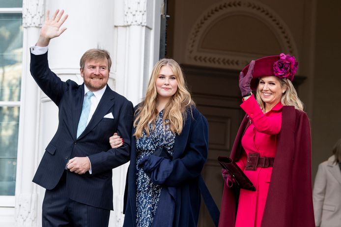 Prinses van Oranje Amalia met haar ouders, koning Willem-Alexander en koningin Máxima.