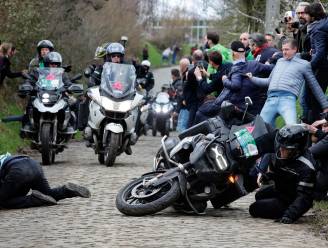 Regulator Frank Hoste pleit na nieuw incident voor minder motoren in de koers: “Iedereen denkt dat hij onmisbaar is”