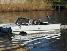De auto van Peter (55) is óók een boot: ‘Je ziet vaak bezorgde gezichten’