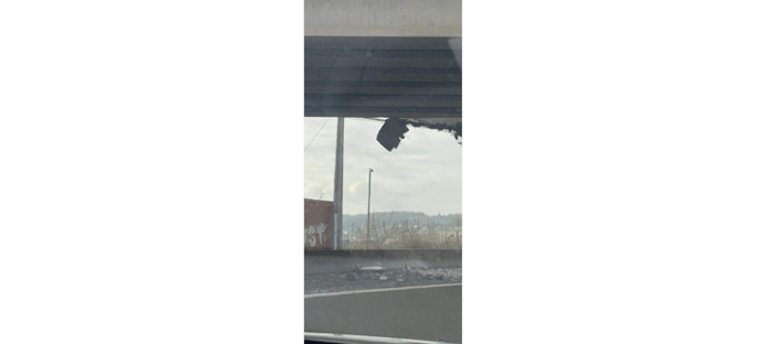Un camion a percuté un pont à la route de la Basse Sambre à Farciennes