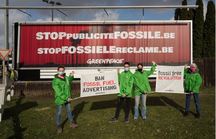 Greenpeace kaapt twee reclameborden in Brussel