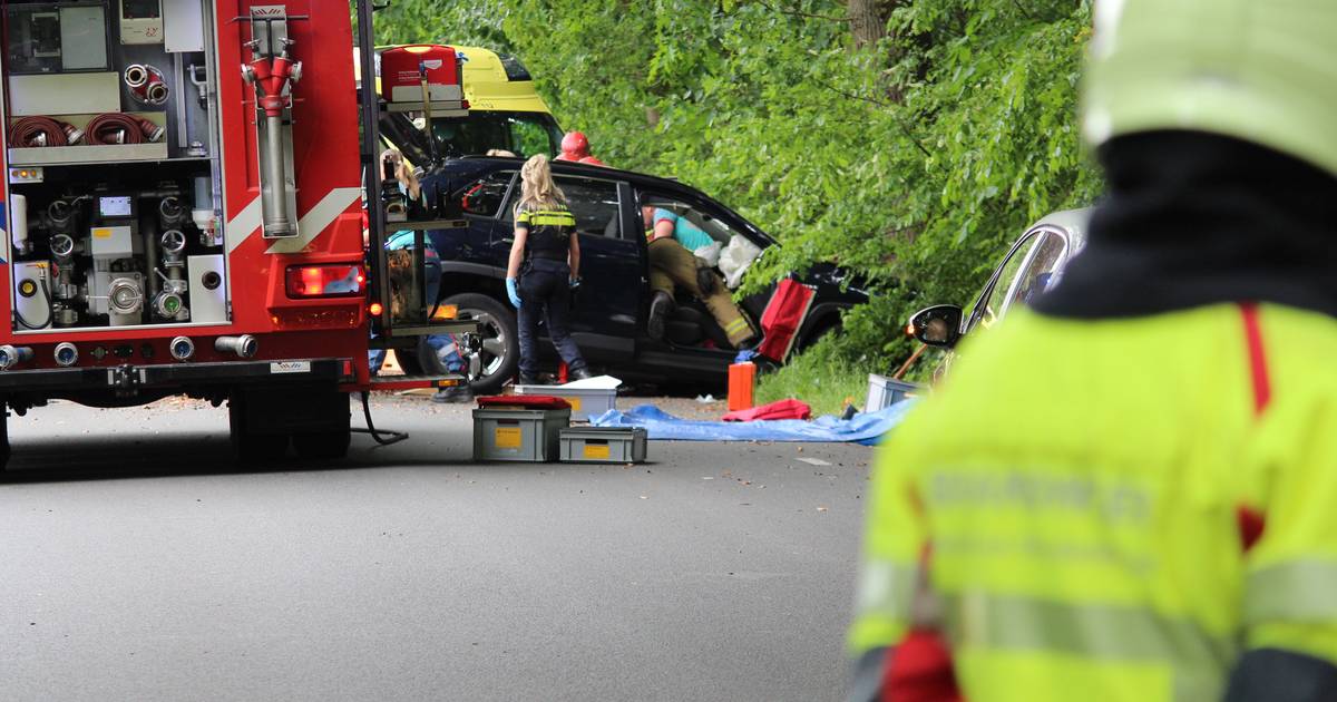 Twee gewonden bij ongeluk Eerbeek, Harderwijkweg afgesloten.