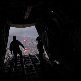 Nederland gaat samen met andere landen via de lucht noodhulp leveren aan Gaza