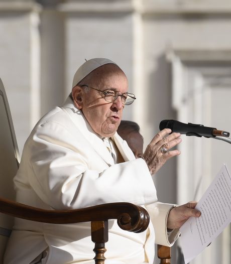 Le pape François souffre d’une infection respiratoire et va rester hospitalisé “quelques jours”