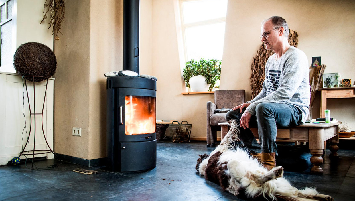 Turbine Rook Hoogland Heel gezellig zo'n houtkachel, maar uw buren kunnen last hebben van de  schadelijke rook