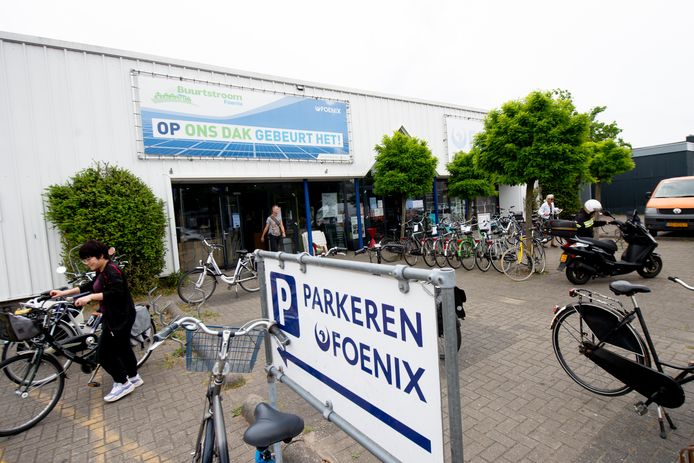 Het gebouw van Foenix aan de Molenmakershoek. Het is de oudste vestiging van het kringloop-bedrijf in Apeldoorn.