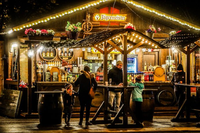 Als tenten en andere constructies verboden worden, betekent dit dat de bars van Winter in het Park in Oostende zouden moeten sluiten.