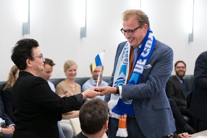 Burgemeester Mark Boumans bij zijn installatie in Doetinchem, dat nu meer de blik op Duitsland gaat richten.