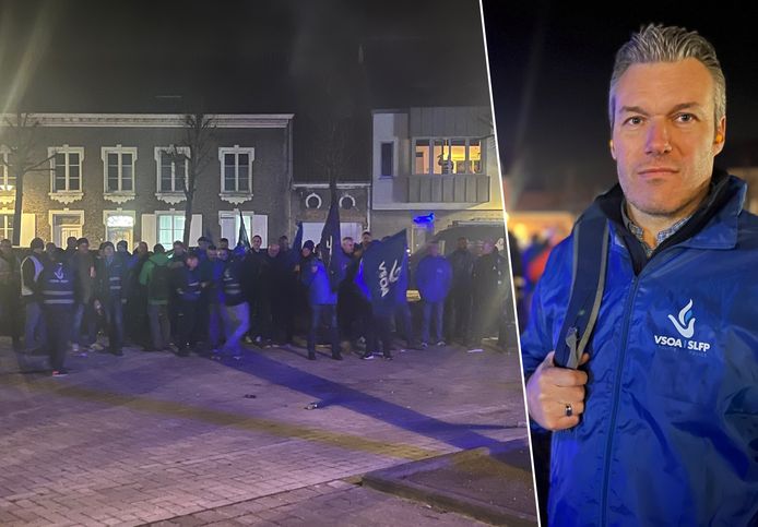 De vakbonden verzamelden op het marktplein in Oudenburg. Rechts: Bert Lernout van VSOA.