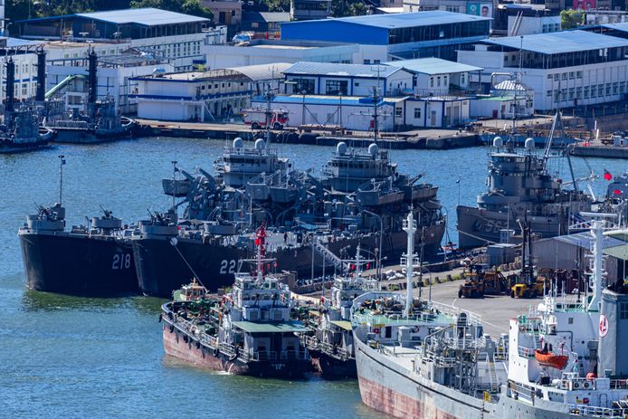 Taiwanese oorlogsschepen in de haven van Keelung in Taiwan.