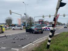 Flinke klapper in Hengelo: weg bezaaid met auto-onderdelen