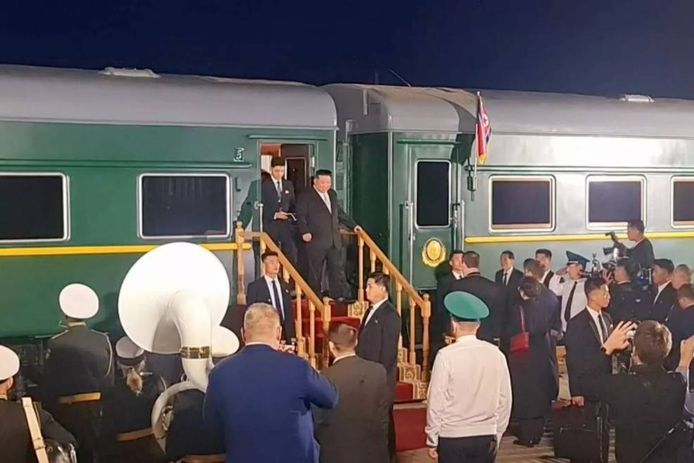 De Noord-Koreaanse dictator Kim Jong-un is in Rusland aangekomen met de trein.