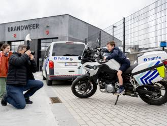Kinderen welkom bij politie en brandweer voor communie- en lentefeestfoto’s