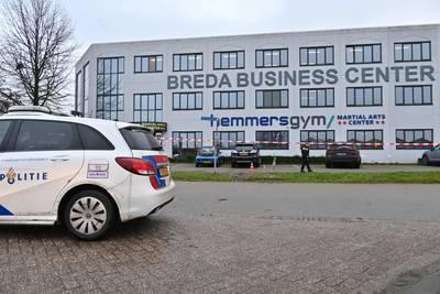 Politie onderzoekt schietpartij bij sportschool Hemmers Gym in Breda, verdachte voortvluchtig