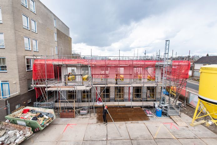 Voortgang bouw nieuw appartementencomplex in de Meidoornstraat in Breda.