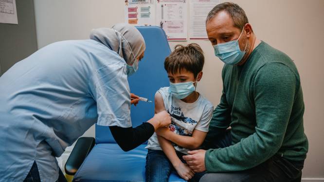 Eerste Limburgse kinderen krijgen coronaprik, CLB roept op: “Wij vaccineren niet!”