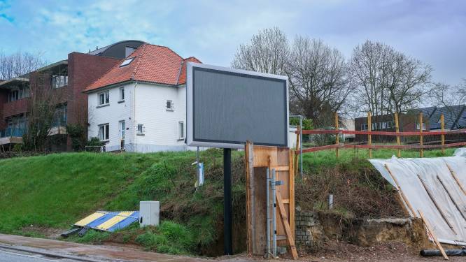 Laatste digitaal infobord ruim vier jaar na aankoop geplaatst, maar werken doet het nog steeds niet