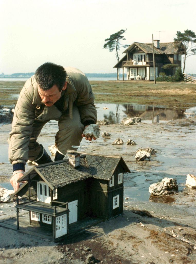 Voor zijn laatste film, ‘Het offer’, liet Tarkovsky een schaalmodel van zijn huis in vlammen opgaan. Beeld rv